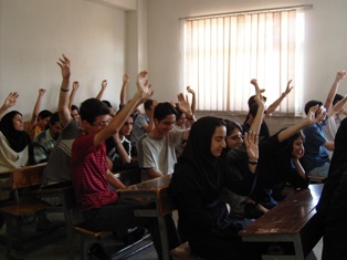 چشم‌ها بسته، دست‌ها بالا!، کلاس جامعه‌شناسی اینترنت